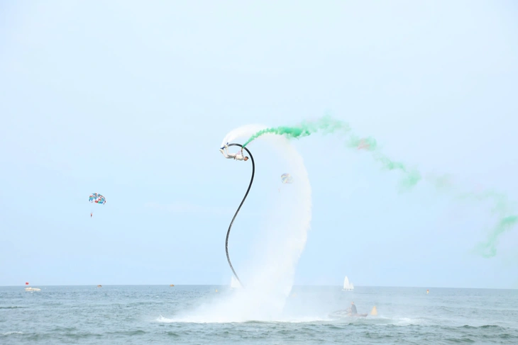 Khách ùn ùn đổ về Đà Nẵng, Hội An chơi lễ 30-4 - Ảnh 3.