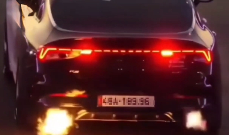 'Độ' xe ô tô, phun lửa từ ống xả, tài xế bị phạt gần 77 triệu đồng - Ảnh 2.