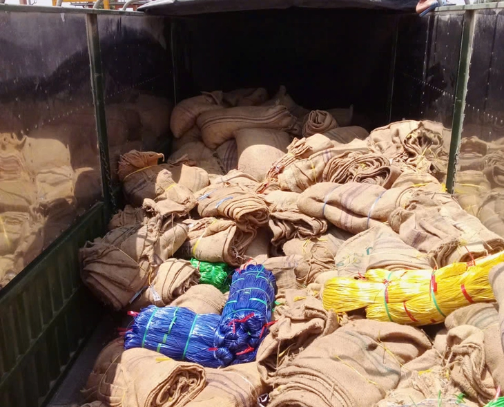 Khởi tố hàng chục tài xế nâng khống tải trọng xe, chiếm đoạt 500 tấn hạt điều - Ảnh 2.