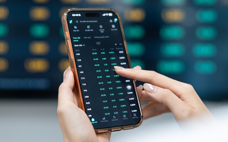 VN-Index vẫn 'đỏ lửa', một cổ phiếu chứng khoán bứt phá 9 phiên liên tiếp - Ảnh 4.