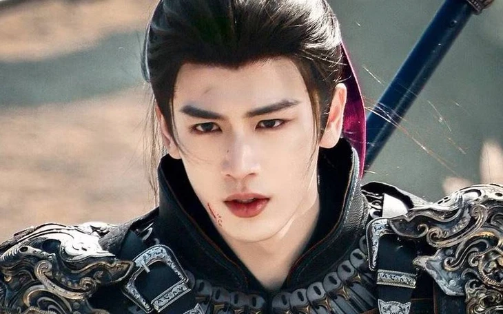 Bác sĩ thẩm mỹ giải mã nhan sắc 'tướng quân kem nền' Trương Lăng Hách  - Ảnh 2.