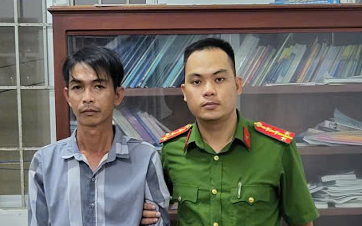 Bắt nhóm làm giả con dấu, tài liệu của hơn 100 đơn vị, có cả trường đại học, cao đẳng - Ảnh 2.