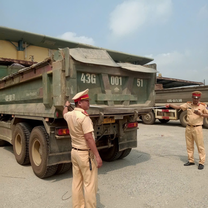 Cảnh sát giao thông Công an Đà Nẵng tổng rà soát xe tải tự đổ trên 15 tấn - Ảnh 2.