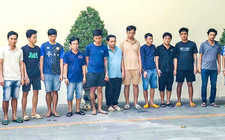 Bắt nhân viên ngân hàng chuyển tiền giải ngân của khách vào tài khoản mình để trả nợ - Ảnh 3.