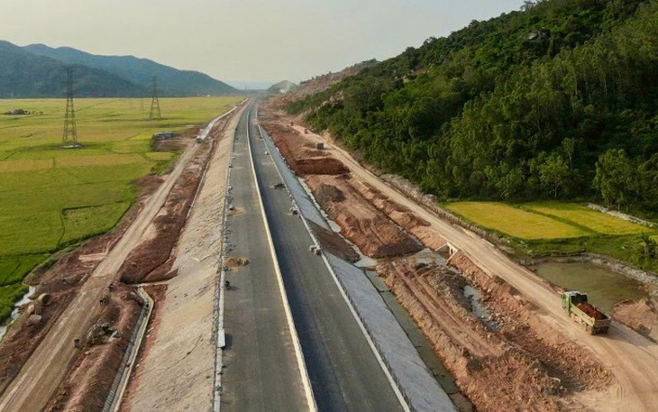 Cao tốc Chí Thạnh - Vân Phong sẽ khai thác toàn tuyến vào ngày 18-5 - Ảnh 3.