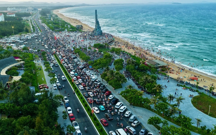 Khách Tây, khách ta thích thú xem phi lê cá ngừ, ăn sashimi thoải mái  - Ảnh 17.