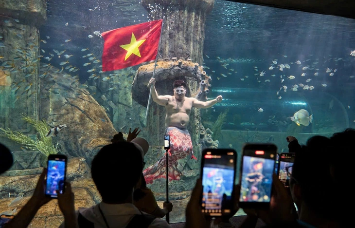 Du lịch Nha Trang ngày đầu nghỉ lễ 30-4 và 1-5 chưa quá đông, tour biển đảo vẫn hút khách - Ảnh 4.