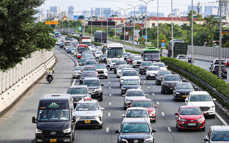 Ngày đầu nghỉ lễ, tai nạn giảm mạnh so với cùng kỳ - Ảnh 4.