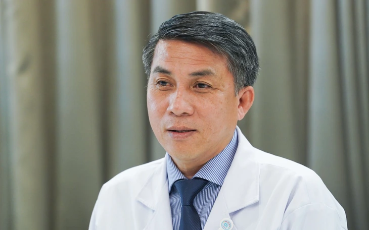 Tân Giám đốc Bệnh viện Chợ Rẫy: 'Tôi lớn lên từ hải đảo xa xôi, chưa từng nghĩ sẽ trở thành bác sĩ' - Ảnh 2.