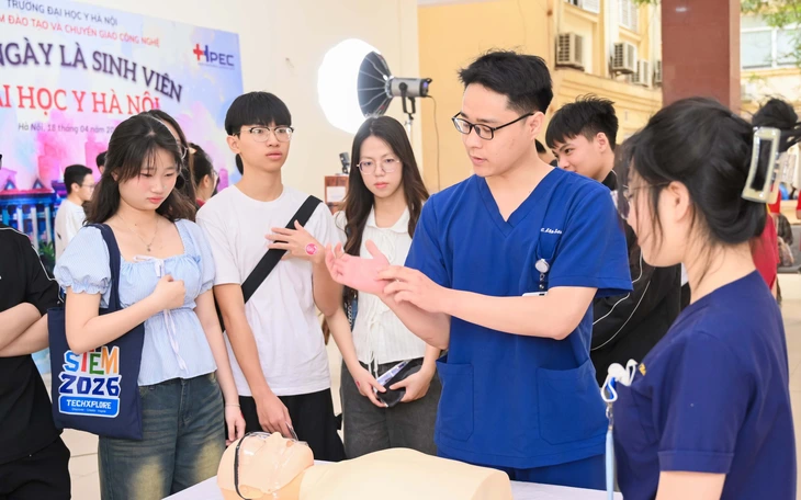 Bệnh viện Đại học Y Hà Nội giúp Khánh Hòa đào tạo nhân lực y tế chất lượng cao - Ảnh 2.