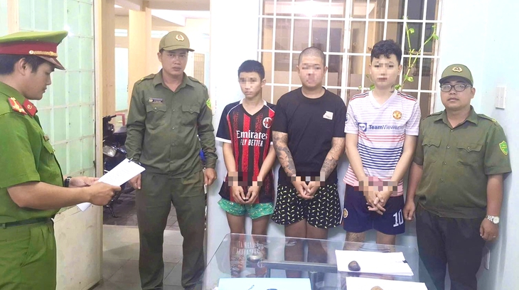 Bắt giam 3 'quái xế' trong nhóm chạy xe rú ga, nẹt pô, tấn công người trên đường phố Tây Ninh - Ảnh 1.