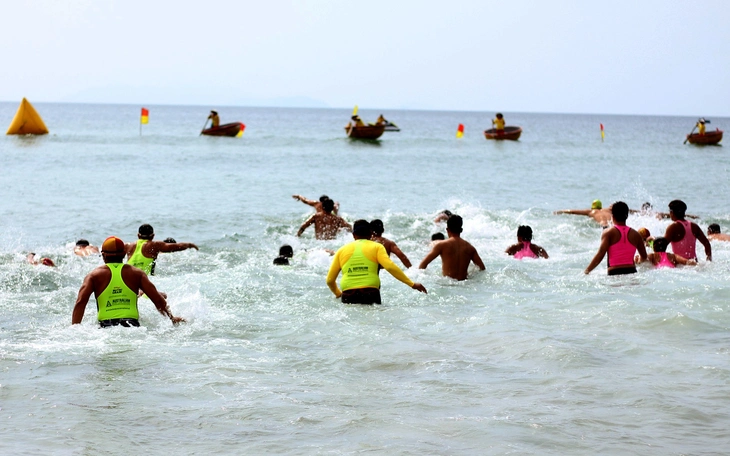 Du lịch Nha Trang ngày đầu nghỉ lễ 30-4 và 1-5 chưa quá đông, tour biển đảo vẫn hút khách - Ảnh 5.