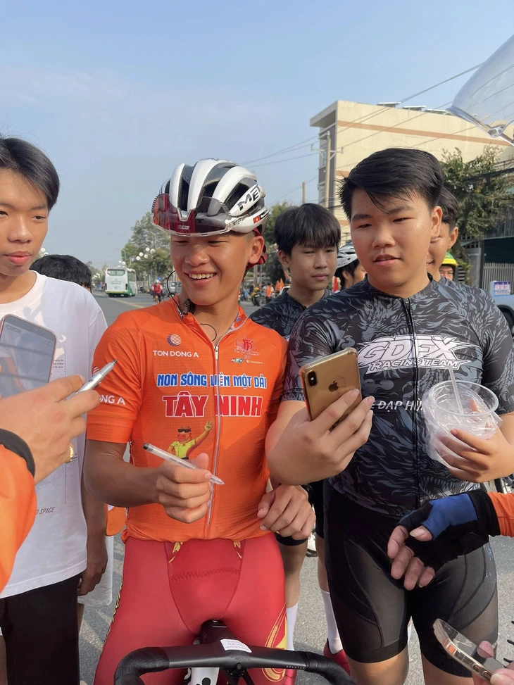 Cúp truyền hình - Ảnh 2.