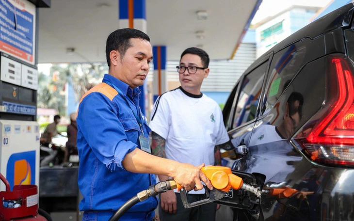 Bộ Công Thương điều chỉnh giá xăng dầu từ 15 giờ chiều ngày 7-5 - Ảnh 3.