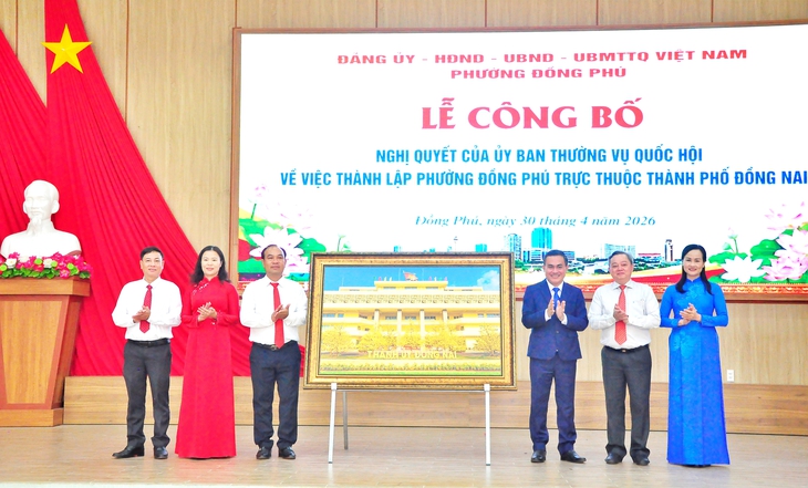 Đồng Nai làm lễ công bố thành lập 10 phường mới, chính thức hoạt động từ ngày 30-4 - Ảnh 8.