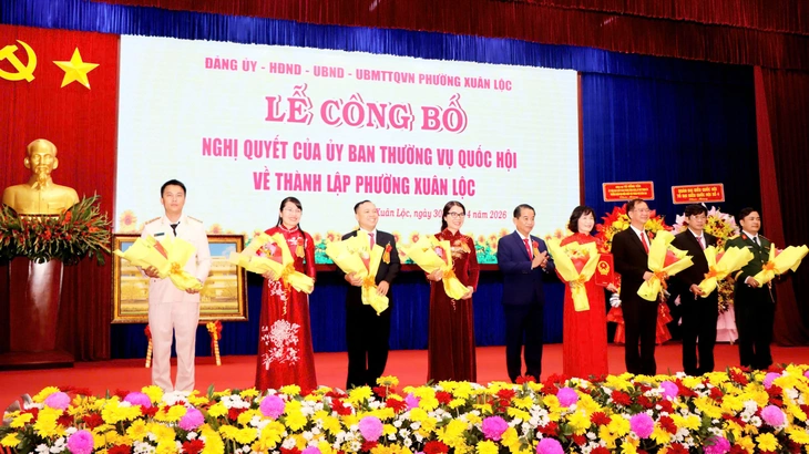 Đồng Nai làm lễ công bố thành lập 10 phường mới, chính thức hoạt động từ ngày 30-4 - Ảnh 5.