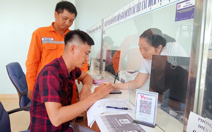 Đảo xanh Phú Quý chuyển mình nhờ điện xanh - Ảnh 4.