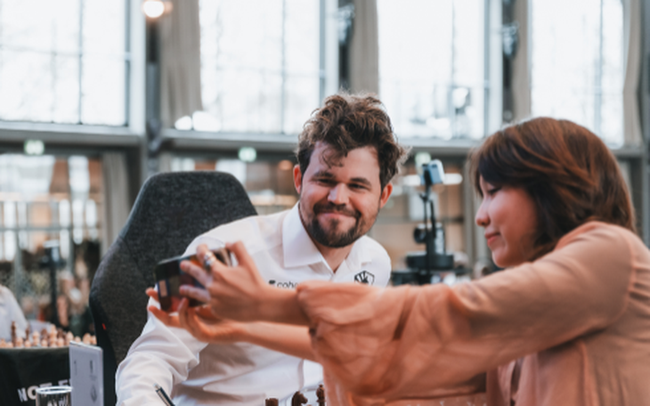 Vượt qua Carlsen, kỳ thủ 21 tuổi vô địch giải Freestyle Chess - Ảnh 3.