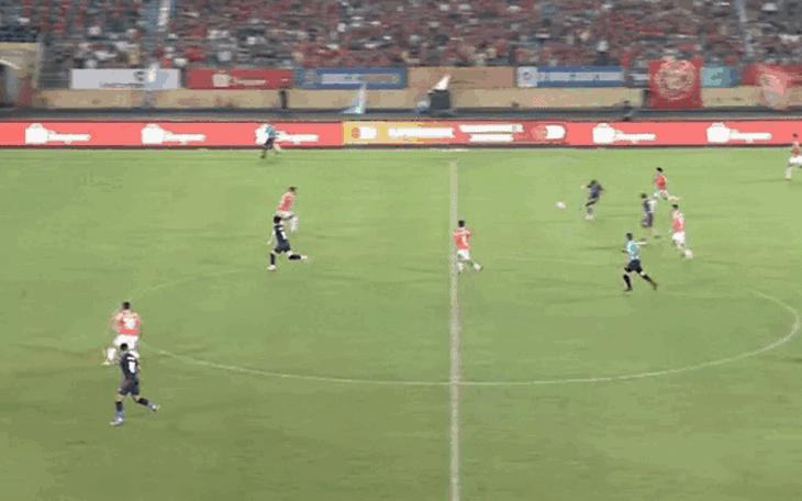 Bàn thắng thiếu fair-play của Supachok 'tái hiện' trên sân cỏ châu Âu - Ảnh 2.