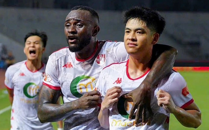 Duy Mạnh, Tuấn Hải truyền cảm hứng cho các cầu thủ nhí - Ảnh 4.