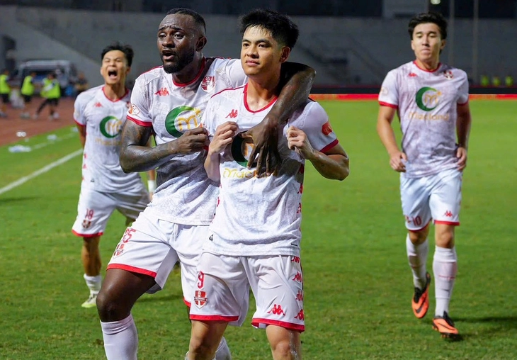 Cầu thủ Hải Phòng mang về 1 tỉ đồng sau khi thắng Hà Nội - Ảnh 1.