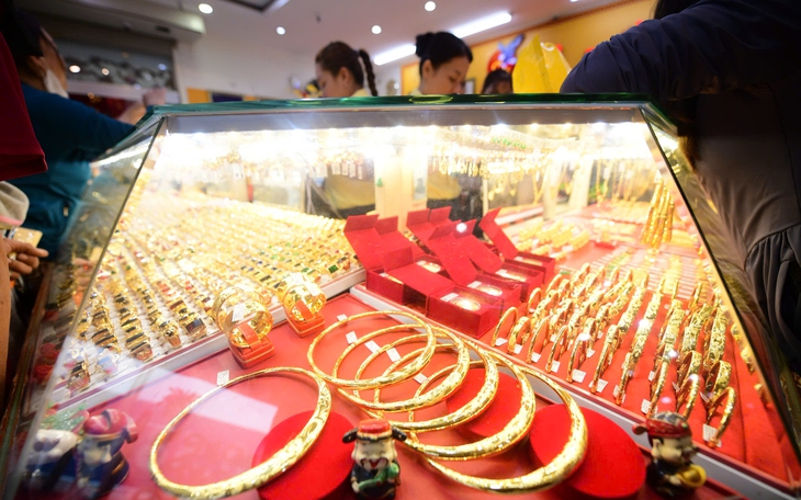 Nhẫn cưới ‘trúc trắc’ trong mùa giá vàng leo thang - Ảnh 2.