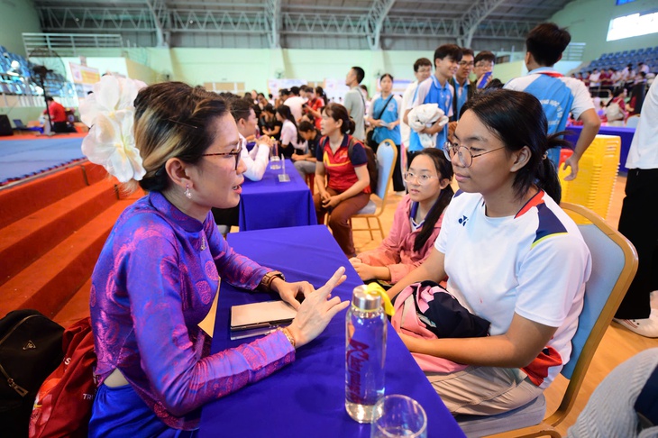 lớp 10 - Ảnh 18.