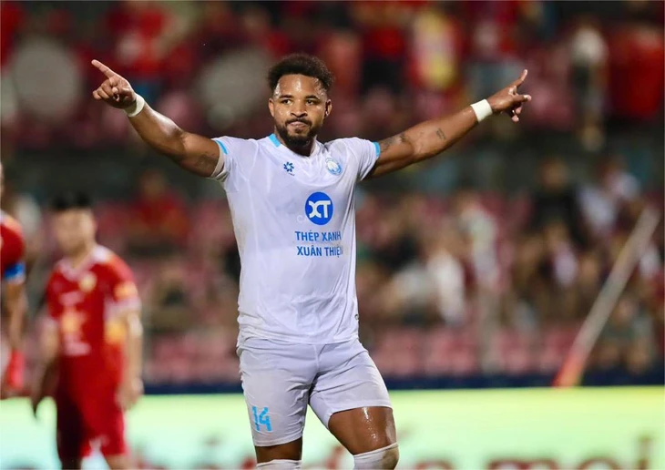 Xuân Son thăng hoa giúp CLB Nam Định thắng trận thứ 5 liên tiếp - Ảnh 1.