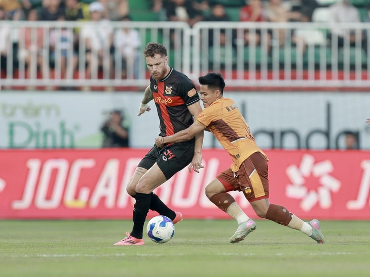 Tuyển thủ U23 rực sáng, Ninh Bình ngược dòng hạ Hoàng Anh Gia Lai tại Pleiku - Ảnh 2.