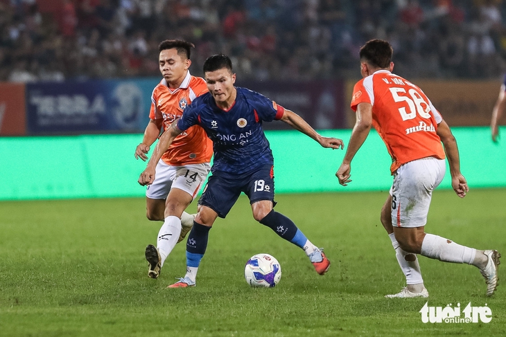 Quang Hải chỉ bị chấn thương nhẹ - Ảnh 1.