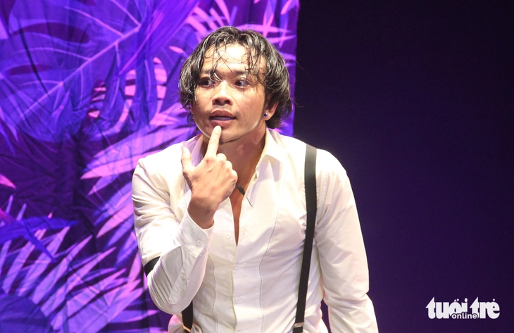 Hoàng Phi đóng kịch cách mạng - Ảnh 1. Hoàng Phi - Ảnh 1.