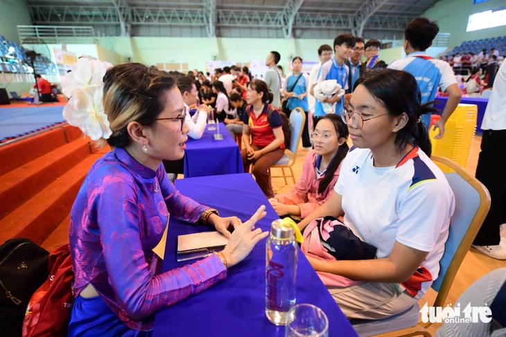 lớp 10 - Ảnh 18.