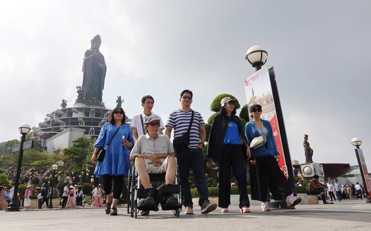 Đưa cha mẹ đi đó đi đây khi còn có thể - Ảnh 1. cha mẹ - Ảnh 1.