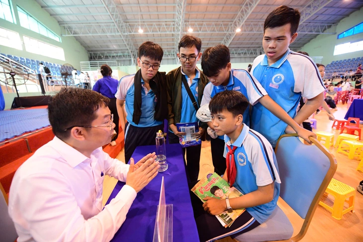 lớp 10 - Ảnh 19.