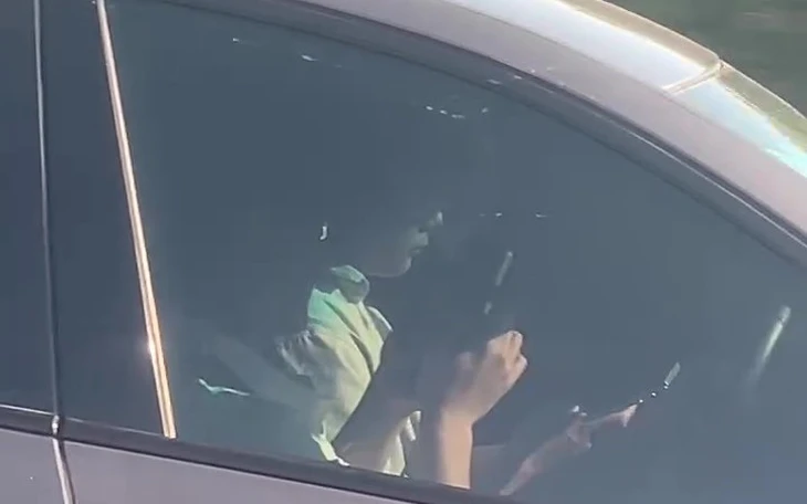 Cảnh sát giao thông tăng cường xử lý xe 'chở hàng vượt quá chiều cao' trên cao tốc - Ảnh 2.