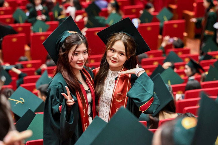 Trường đại học Kinh tế - Ảnh 1.