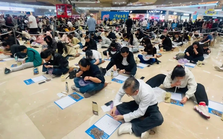 'Xấu đi hẳn' dù mới đi làm được nửa buổi - Ảnh 3.