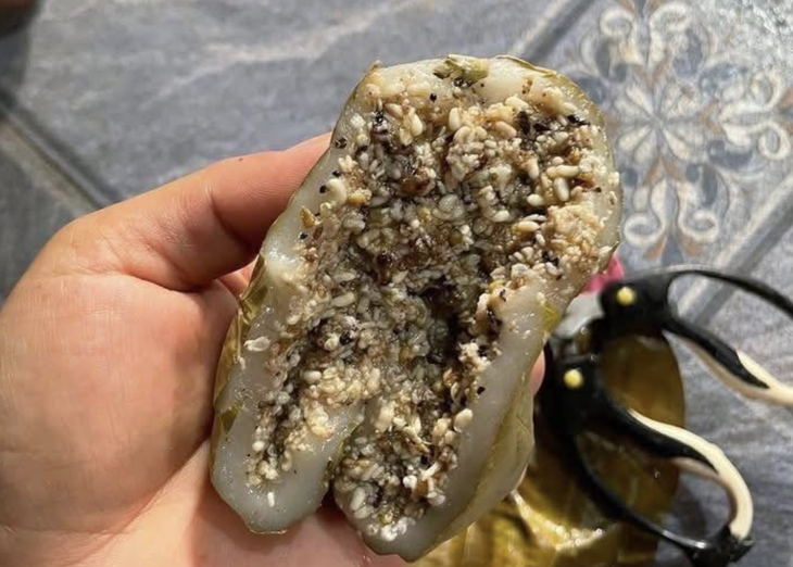 Đặc sản bánh trứng kiến: Tại sao nhiều người dị ứng, sưng phù mặt mũi? - Ảnh 2.