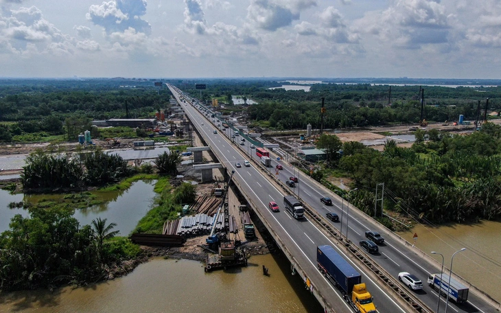 Hiện trạng khu vực làm đường hơn 8.700 tỉ đồng kết nối cảng Cát Lái và Phú Hữu - Ảnh 2.