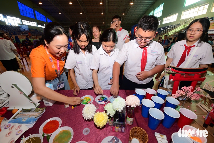 Ngày hội 'Tự tin vào lớp 10': Nhiều hướng đi nếu không đậu công lập - Ảnh 4. Ngày hội 'Tự tin vào lớp 10': Nhiều hướng đi nếu không đậu công lập - Ảnh 4.