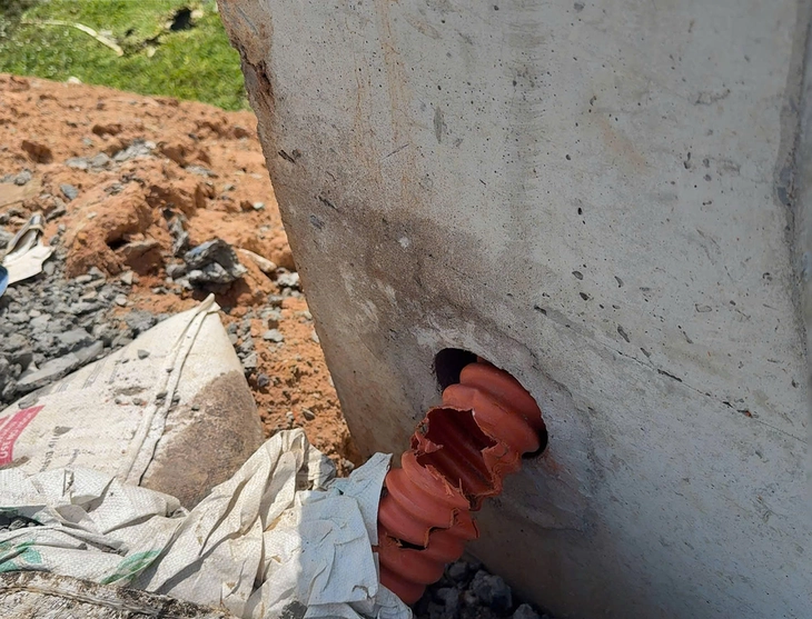 Công an bắt giữ 2 nghi phạm cắt trộm cáp điện trên cao tốc Bến Lức - Long Thành - Ảnh 3.