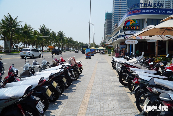 Phường, xã Đà Nẵng sẽ dọn sạch vật cản trong phạm vi 'chỉ giới đỏ' vỉa hè - Ảnh 1.