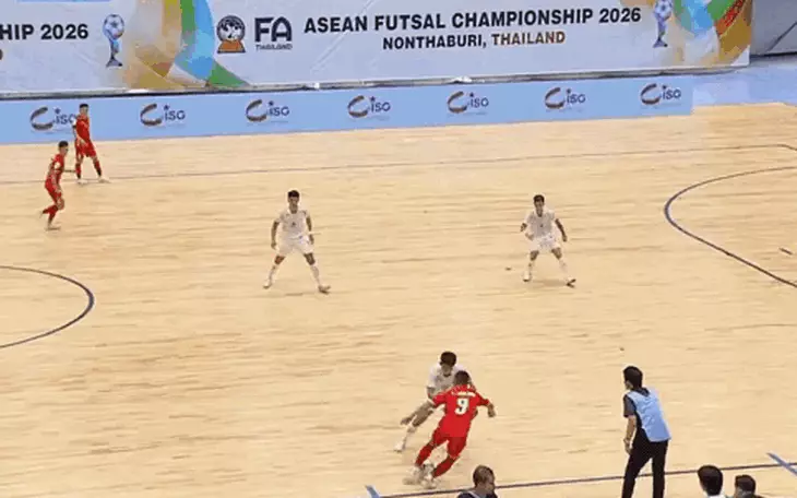 Video: Tân binh Nguyễn Thạc Hiếu ghi siêu phẩm cho tuyển futsal Việt Nam - Ảnh 2.