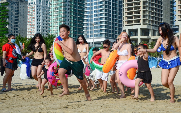 Chỉ số nhiệt độ tại Bangkok chạm mức “nguy hiểm”, chính quyền phát cảnh báo khẩn - Ảnh 2.