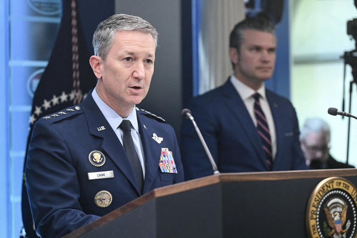 NÓNG: Tối 7-4 là hạn chót cho Iran? Vì sao Mỹ phải phá hủy máy bay vận tải sau khi giải cứu sĩ quan? - Ảnh 5. Donald Trump - Ảnh 5.