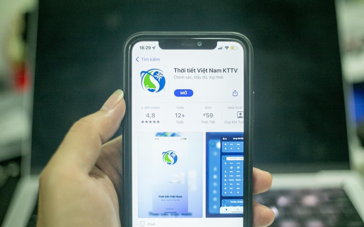 TP.HCM nắng nóng đỉnh điểm: Người dân tránh nắng mọi lúc, ấm lòng với những bình trà đá miễn phí  - Ảnh 16.