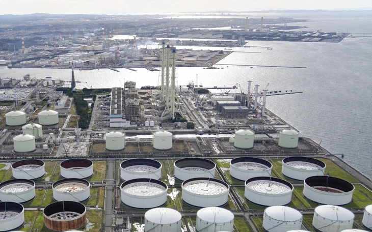 Tàu Nhật Bản qua eo biển Hormuz, Tokyo chuẩn bị đàm phán với Iran - Ảnh 2.