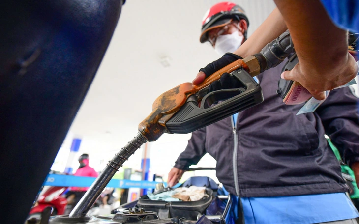 Bộ Công Thương hỏa tốc yêu cầu siết kinh doanh, vận chuyển xăng dầu ở biên giới - Ảnh 2.