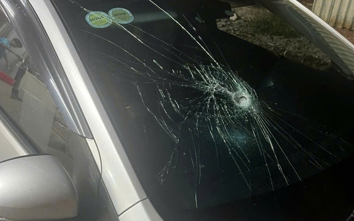 Làm việc 2 thanh niên đi xe máy chặn đầu đập bể kính ô tô vì tài xế bấm còi xin đường - Ảnh 3.