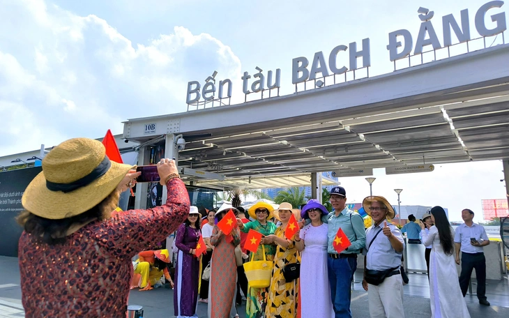 Cần Thơ miễn phí cơm chay khi viếng Đền thờ Vua Hùng - Ảnh 2.